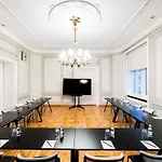 Tribe Centre Hotell 4*