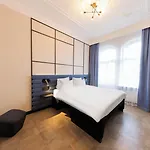 Tribe Centre فندق 4*