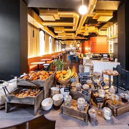 Szálloda Tribe Center