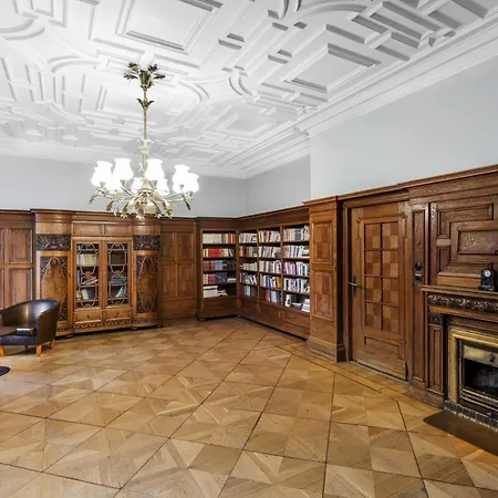 Tribe Center Szálloda