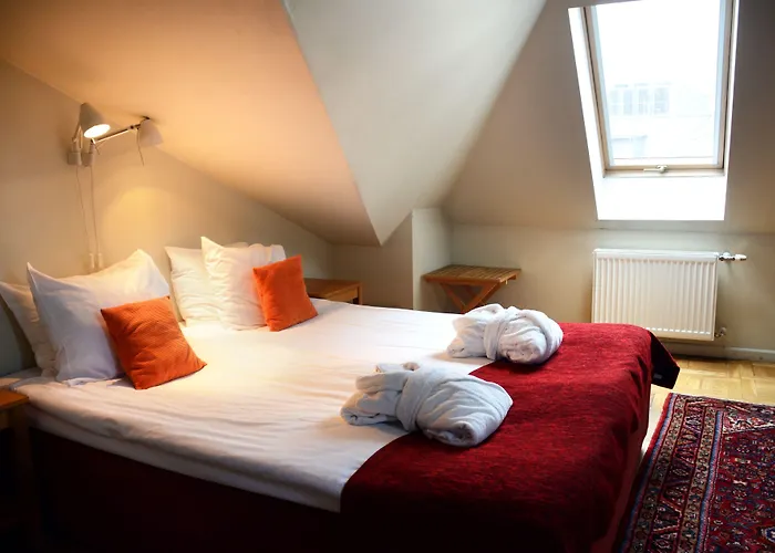 Viesnīca Tribe Center 4*