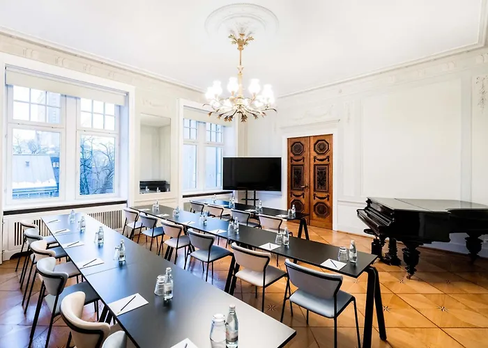 Tribe Center Viesnīca 4*