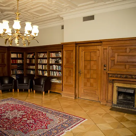 Отель Tribe Center 4*