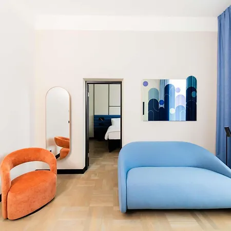 Отель Tribe Center 4*