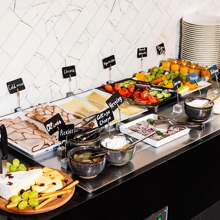 Отель Tribe Center 4*