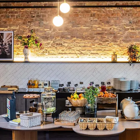 Отель Tribe Center 4*