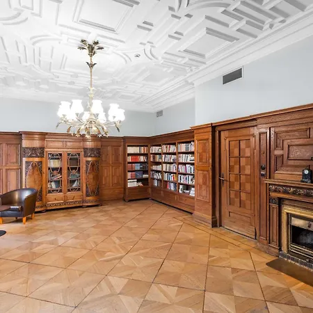 Tribe Center Отель Рига